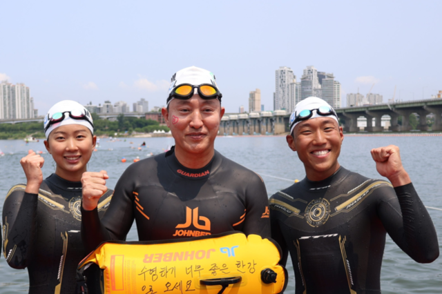 오세훈 시장, ‘쉬엄쉬엄 한강 3종 축제’ 1일차 수질‧행사 안전 점검위해 수영종목 직접 참여