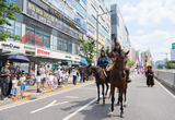 [포토] “아이 어른 할 것 없이 넋 놓고 바라봤죠”… ‘제8회 양주 회암사지 왕실축제’ 어가행렬 장관