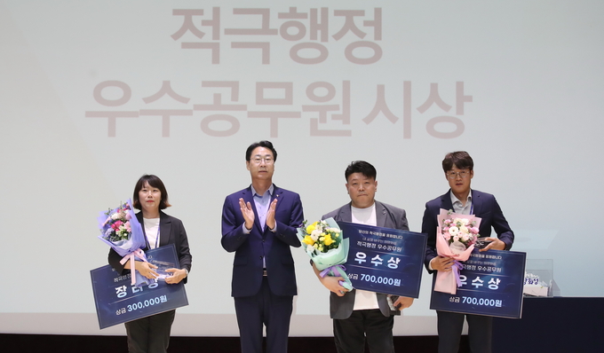 화성시, 적극행정 우수공무원 3명 시상 화성시, 적극행정 우수공무원 3명 시상