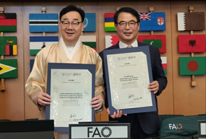 ‘하동 재첩잡이 손틀어업’, ‘남해죽방렴 어업’, 세계중요농업유산 등재 인증서 받아